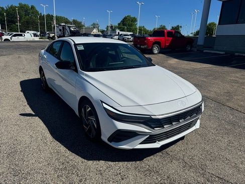 Used 2025 Hyundai Elantra Sport FWD image 1