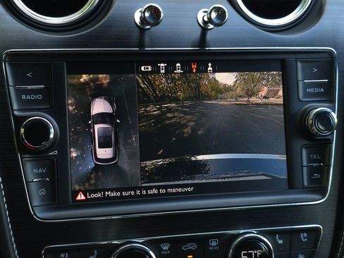 Used 2020 Bentley Bentayga Plug-In Hybrid image 42