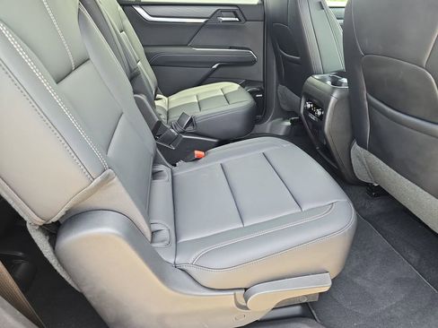 Used 2026 GMC Acadia Elevation w/ Elevation Premium Package AWD/4WD image 11