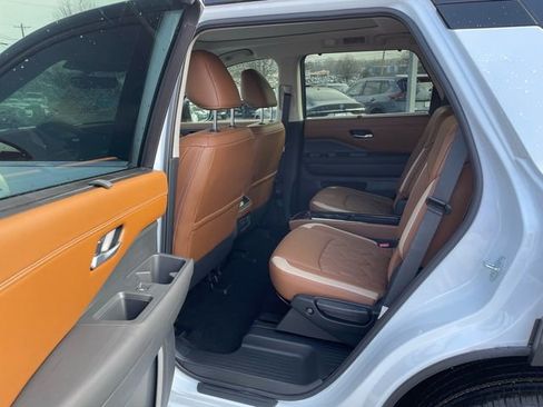 New 2026 Nissan Pathfinder Platinum w/ Accent Package image 18