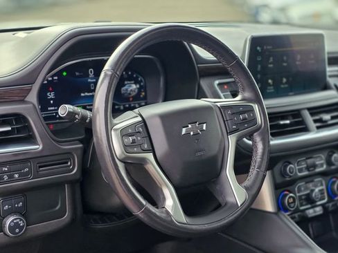Used 2022 Chevrolet Suburban Z71 w/ Luxury Package image 17