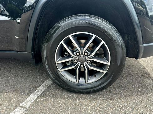 Used 2019 Jeep Grand Cherokee Limited image 9