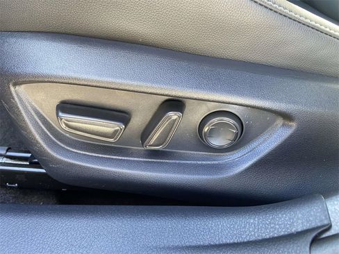 Used 2025 Toyota Camry SE w/ Convenience Package image 14