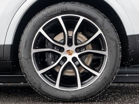Used 2026 Porsche Cayenne AWD/4WD image 13