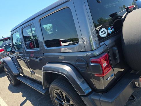 Used 2021 Jeep Wrangler Unlimited Sahara w/ Cold Weather Group AWD/4WD image 6
