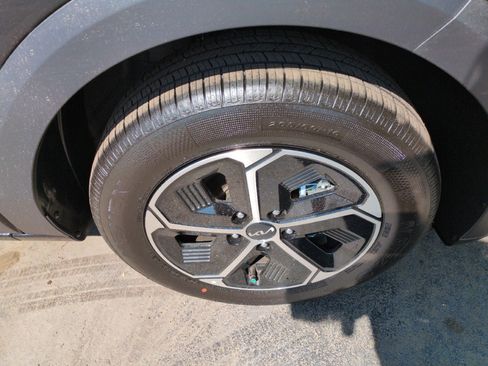 New 2026 Kia Niro EX FWD image 10