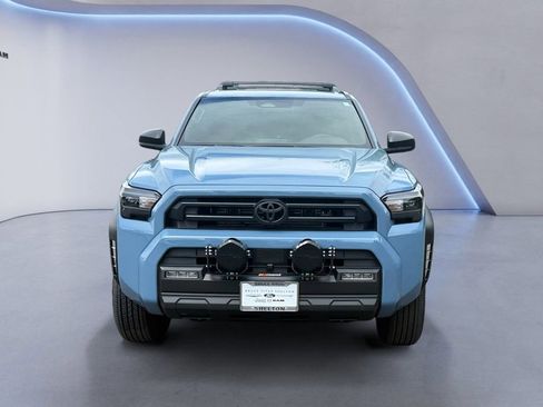 Used 2025 Toyota 4Runner SR5 AWD/4WD image 9