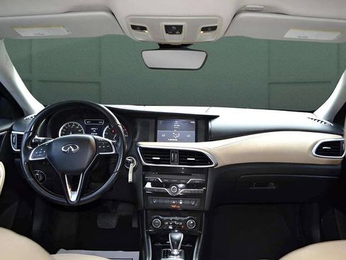 Used 2017 INFINITI QX30 image 24