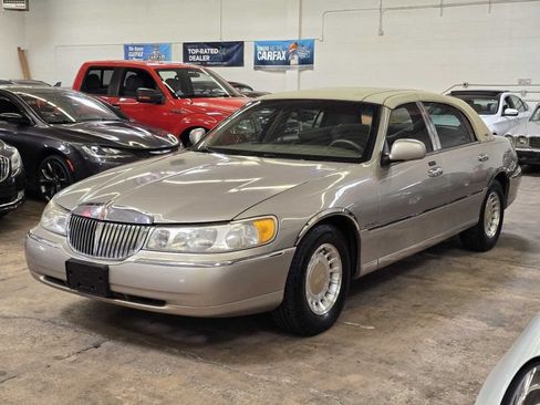 Used 2001 Lincoln Town Car Executive RWD image 14