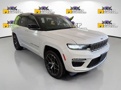 Used 2022 Jeep Grand Cherokee Summit AWD/4WD image 3