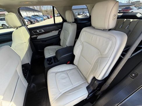 Used 2016 Ford Explorer Platinum image 16