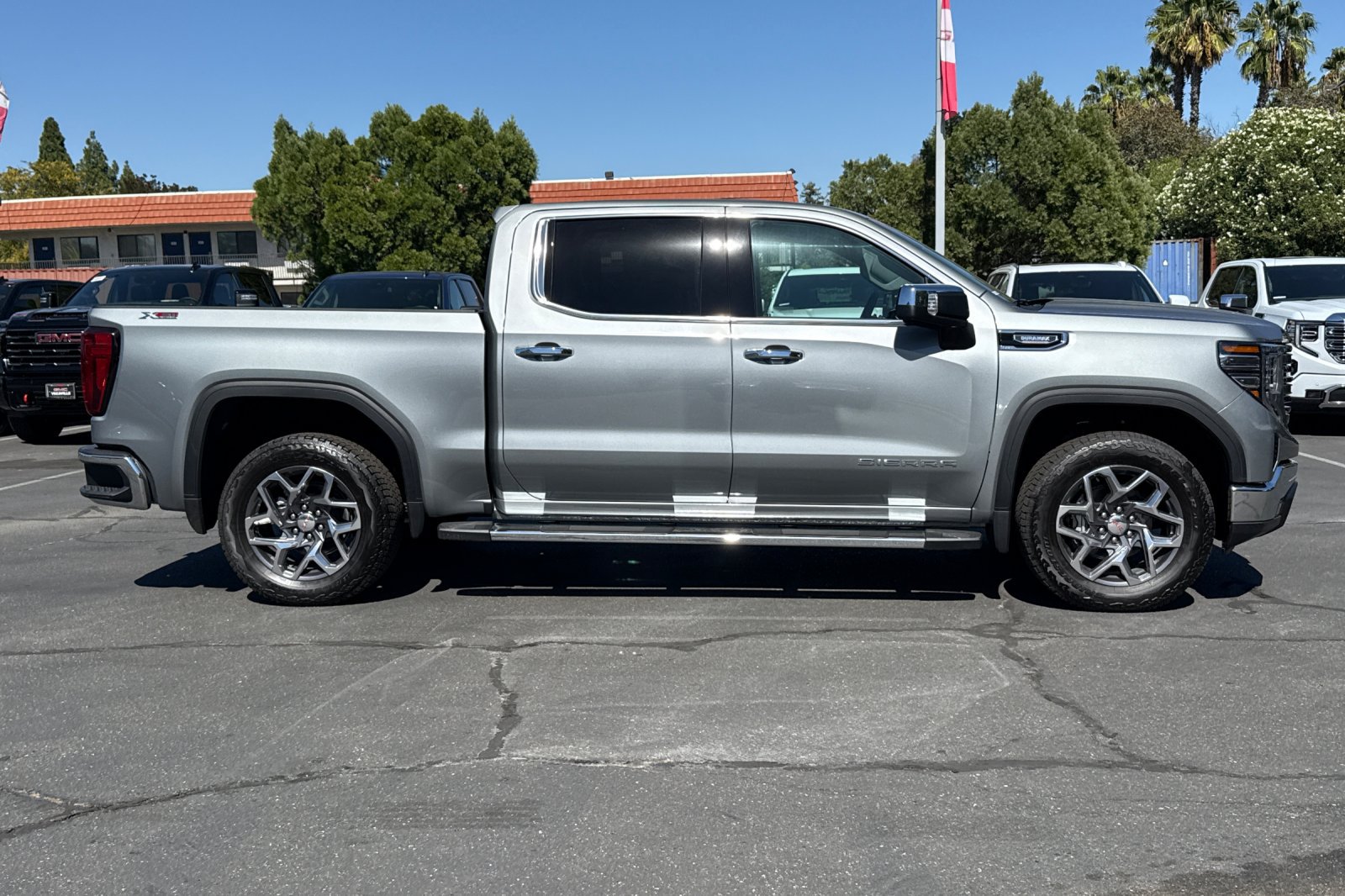 New 2026 GMC Sierra 1500 SLT w/ SLT Premium Package AWD/4WD image 3
