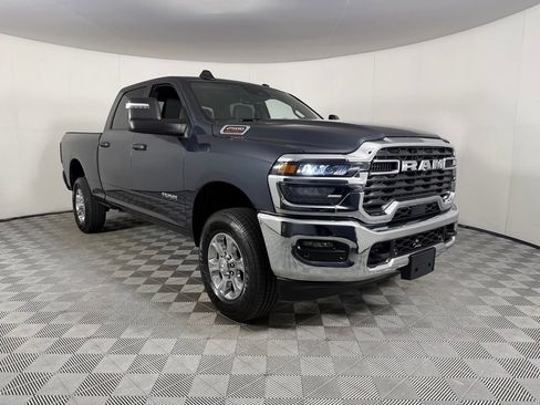 Certified 2025 RAM 2500 Big Horn AWD/4WD image 4
