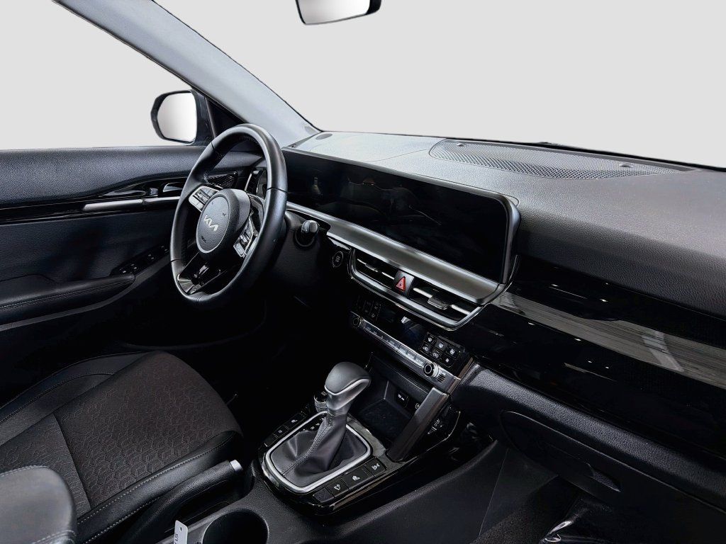 Used 2025 Kia Seltos S AWD/4WD image 30