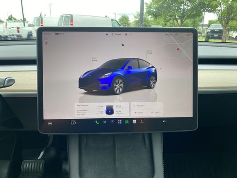 Used 2023 Tesla Model Y Long Range AWD/4WD image 25