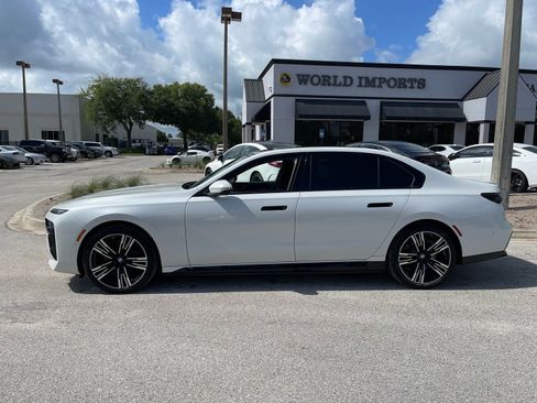 Used 2024 BMW i7 xDrive60 AWD/4WD image 49