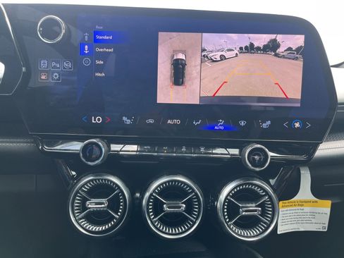 Used 2024 Chevrolet Blazer EV LT AWD/4WD image 10