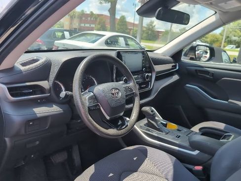 Used 2020 Toyota Highlander L FWD image 8