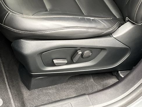 Certified 2022 Ford Explorer XLT w/ Equipment Group 202A AWD/4WD image 11