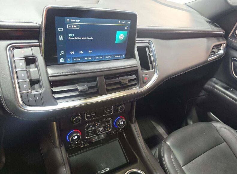 Used 2023 Chevrolet Suburban Z71 w/ Luxury Package AWD/4WD image 5