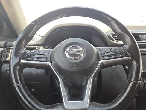 Used 2020 Nissan Rogue SV FWD image 23