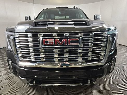Used 2024 GMC Sierra 2500 Denali w/ Denali Reserve Package AWD/4WD image 9