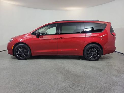 New 2026 Chrysler Pacifica Select FWD image 4