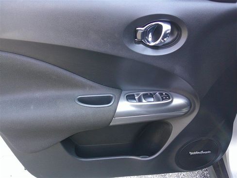 Used 2017 Nissan Juke SV w/ Technology Package FWD image 9