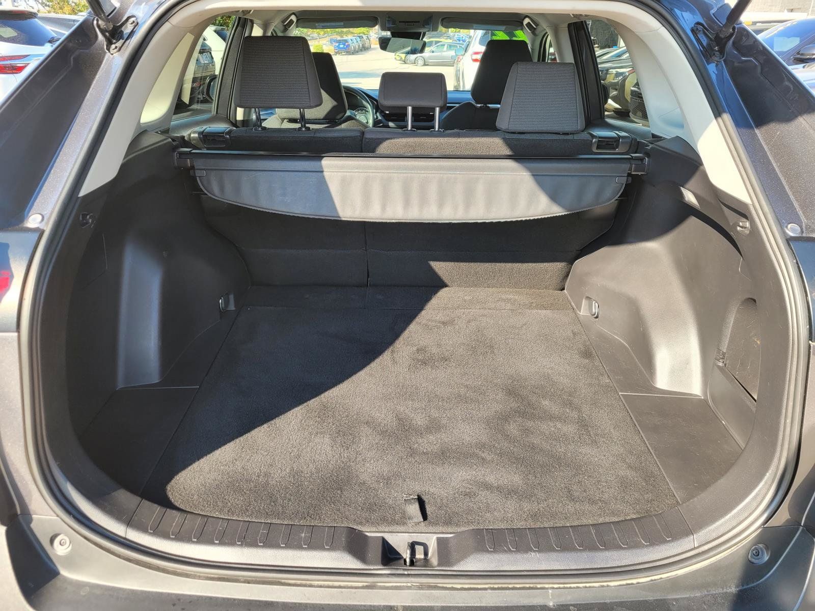 Used 2022 Toyota RAV4 LE AWD/4WD image 19