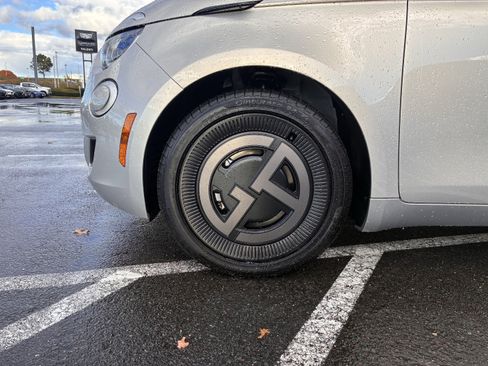 New 2025 FIAT 500 e image 13