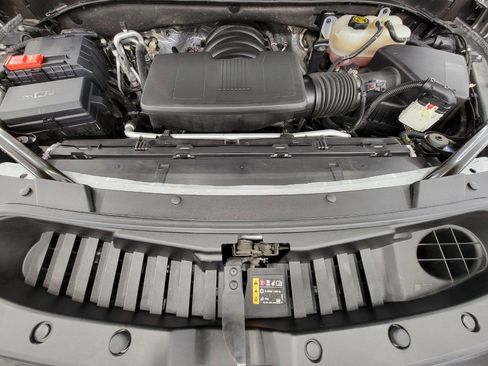 Used 2024 Chevrolet Suburban Premier AWD/4WD image 9