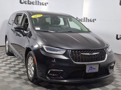 Used 2023 Chrysler Pacifica Touring-L