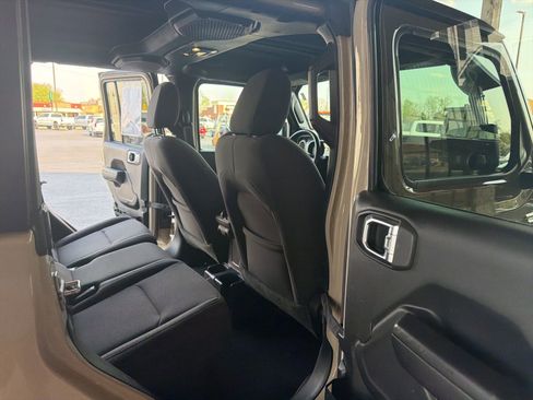 Used 2020 Jeep Gladiator Sport w/ Quick Order Package 24S AWD/4WD image 5