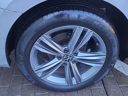 Certified 2023 Volkswagen Jetta SE w/ Panoramic Sunroof Package image 27