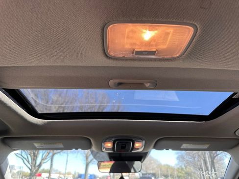 Used 2024 Hyundai Elantra SEL w/ Convenience Package image 16