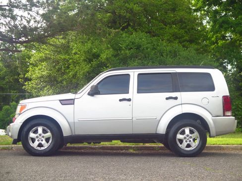 Used 2009 Dodge Nitro SE AWD/4WD image 2