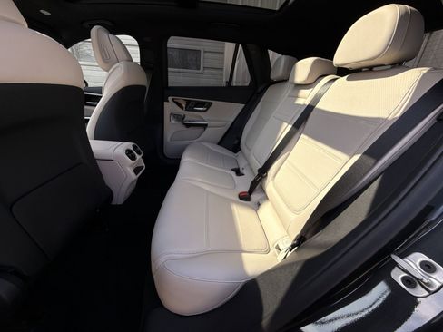 Used 2025 Mercedes-Benz GLC 300 4MATIC image 25