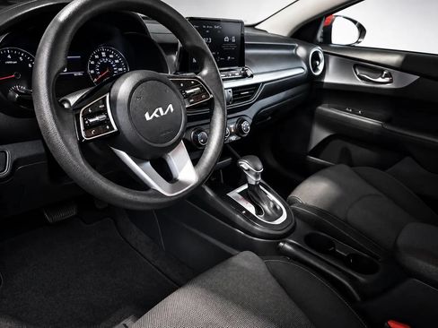 Used 2022 Kia Forte LXS FWD image 2