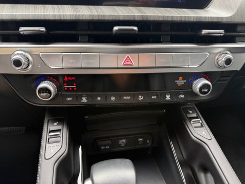 Certified 2025 Kia Telluride EX w/ EX Captain's Chair Package FWD image 13