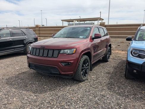Used 2021 Jeep Grand Cherokee Laredo X image 2