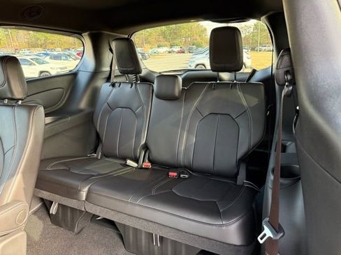 New 2026 Chrysler Pacifica Select FWD image 29