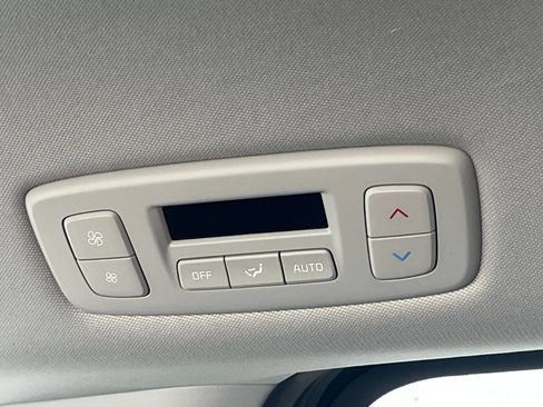 Used 2026 Kia Carnival FWD image 23