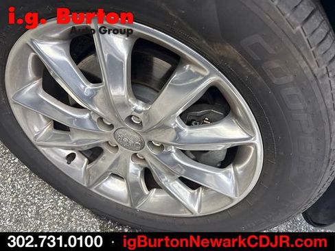 Used 2017 Jeep Cherokee Limited AWD/4WD image 6
