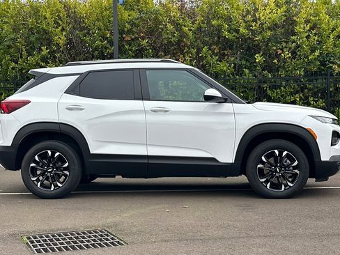 Used 2023 Chevrolet TrailBlazer LT image 3