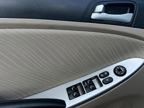 Used 2015 Hyundai Accent GLS w/ Option Group 03 image 12