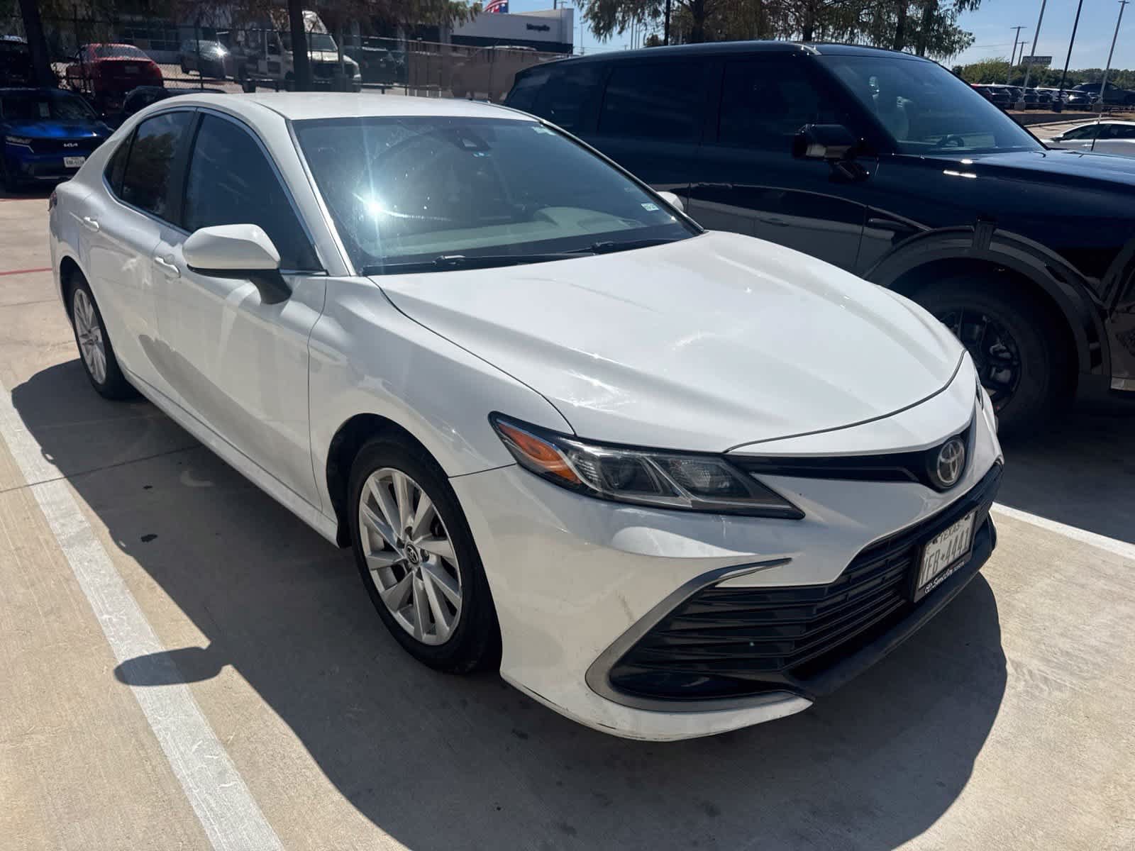 Used 2021 Toyota Camry LE FWD image 3