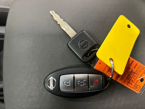 Used 2020 Nissan Frontier PRO-4X w/ Pro-4x Utility Package image 31