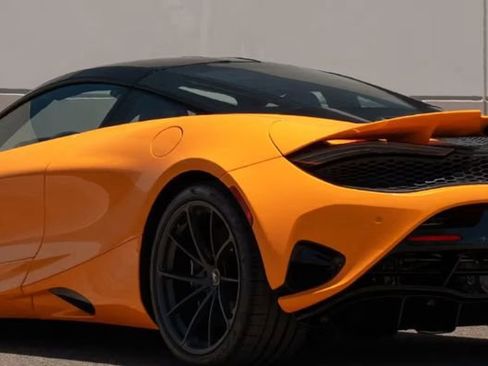 Used 2025 McLaren 750S image 3