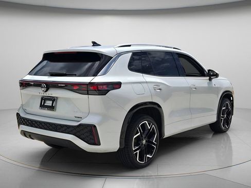 Certified 2025 Volkswagen Tiguan SEL R-Line AWD/4WD image 7
