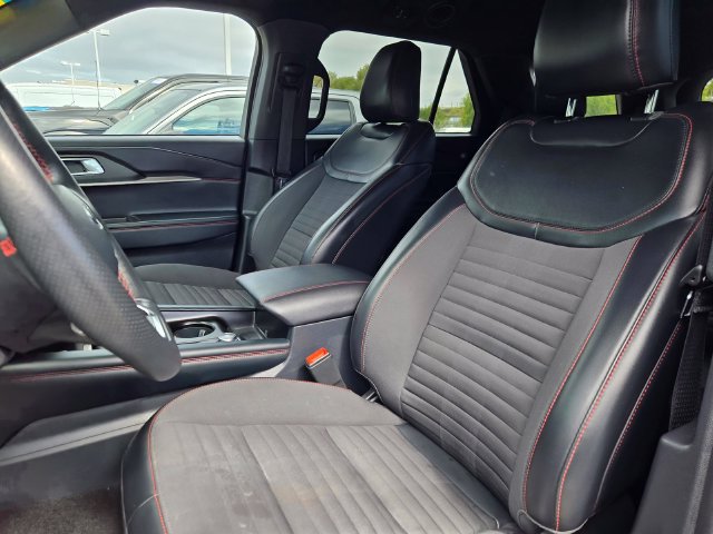 Certified 2025 Ford Explorer ST-Line AWD/4WD image 11